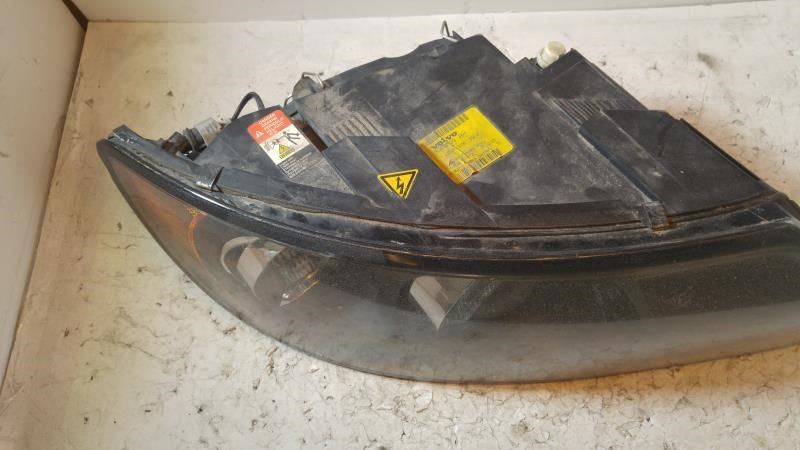 Headlamp Assembly used genuine OEM Volvo Volvo 40 Series 2004-2007
