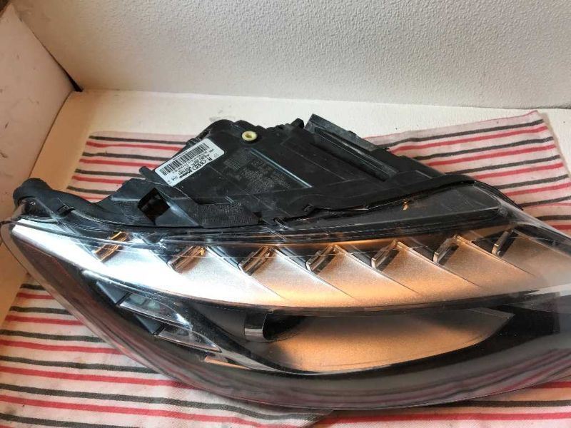 Faro derecho usado original (OEM) Audi Q7 2010-2015