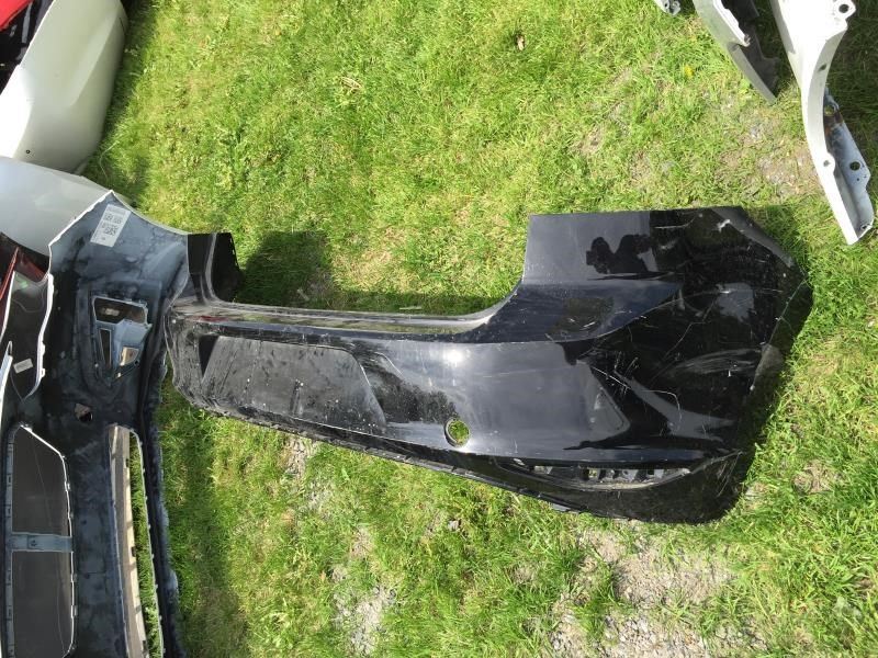 Defensa (parachoques) trasera usada original (OEM) Volkswagen Golf 2015-2017
