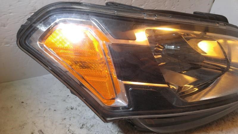 Right headlamp assembly composite used genuine OEM KIA Soul 2010-2011