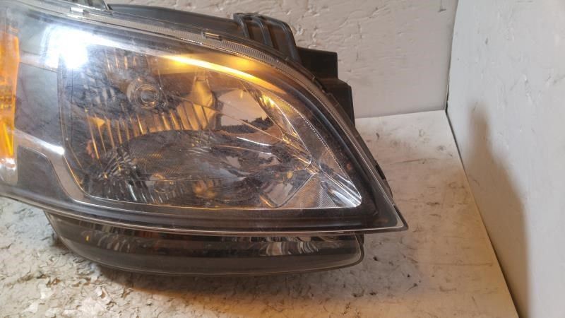 Right headlamp assembly composite used genuine OEM KIA Soul 2010-2011