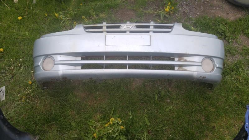 Defensa (parachoques) delantera usada original (OEM) Hyundai Accent 2003-2006