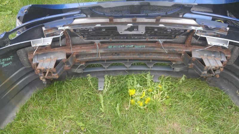 Defensa (parachoques) delantera usada original (OEM) Hyundai Accent 2003-2006