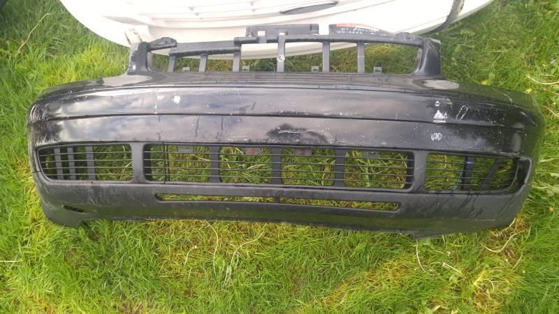 Defensa (parachoques) delantera usada original (OEM) Volkswagen Passat 1998-2001