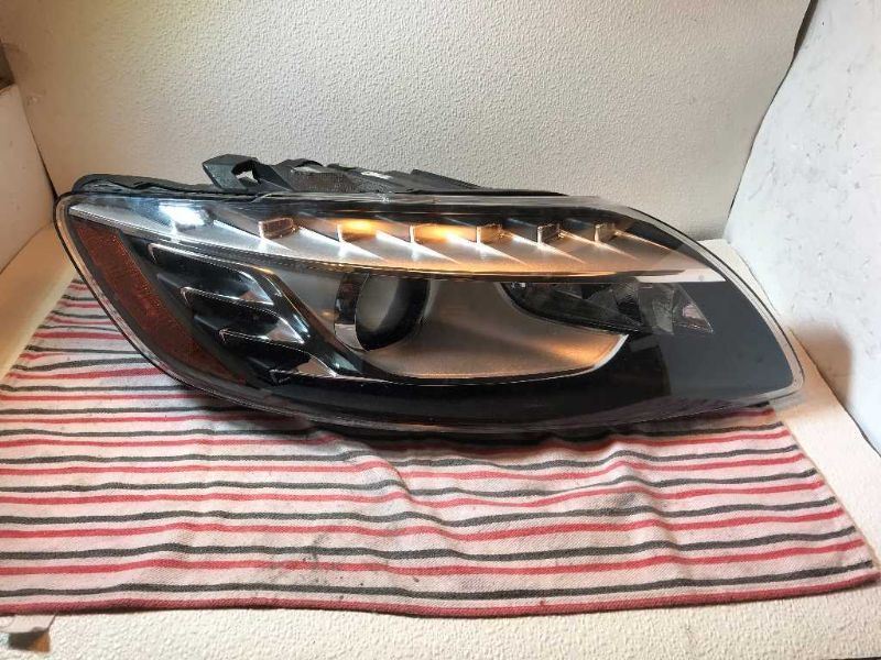 Right headlamp lens/housing used genuine OEM Audi Q7 2010-2015