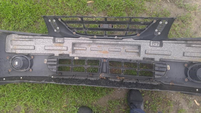Front bumper grille used genuine OEM KIA Spectra 2005-2006