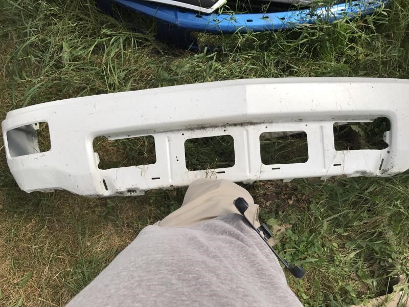 Support de pare-choc avant droit usagé d'origine (OEM) Chevrolet Silverado 1500 2014-2015 (Right front bumper bracket)