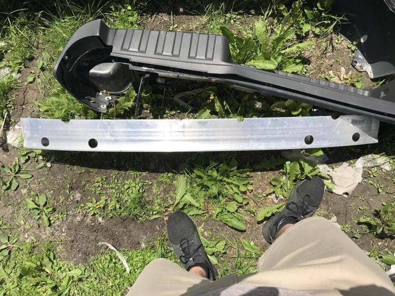 Refuerzo de defensa trasero usado original (OEM) Chevrolet Volt 2011-2015
