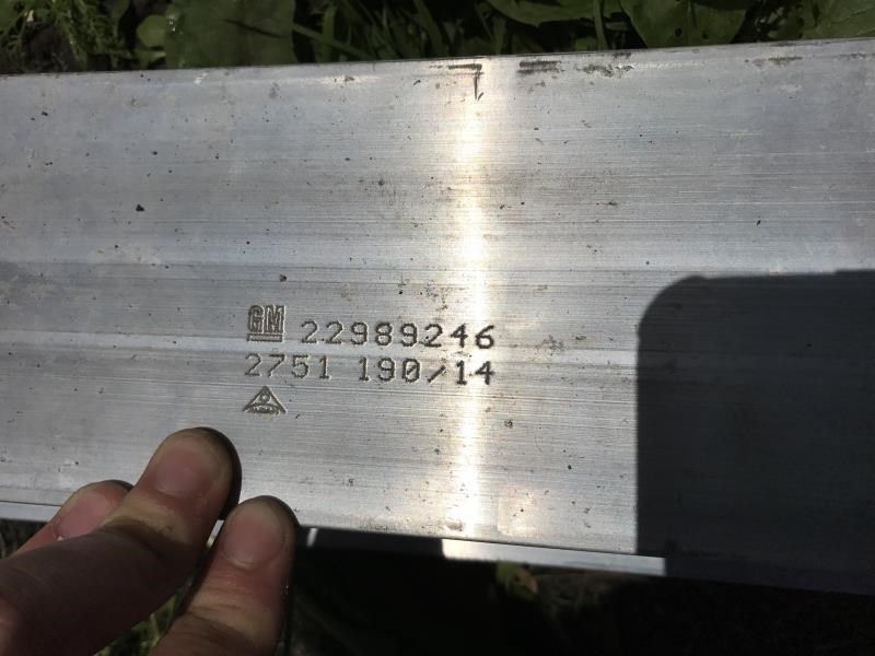 Refuerzo de defensa trasero usado original (OEM) Chevrolet Volt 2011-2015
