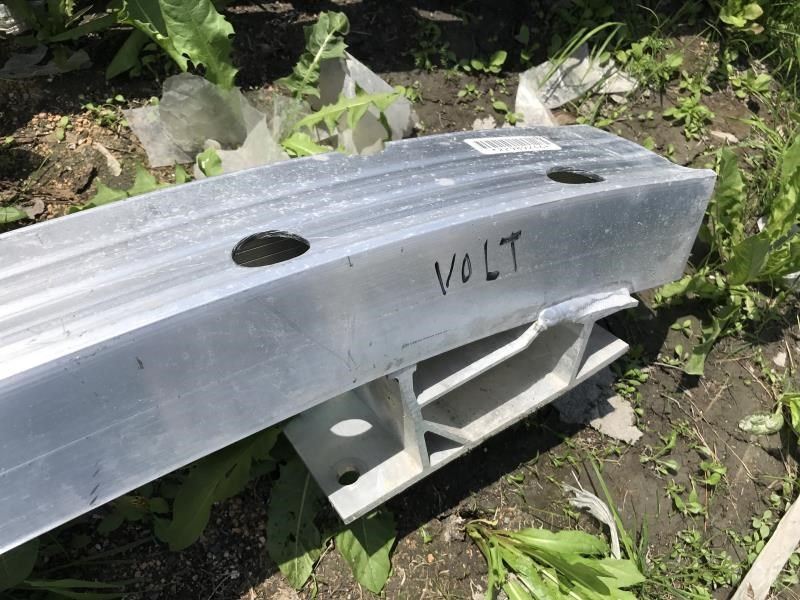 Refuerzo de defensa trasero usado original (OEM) Chevrolet Volt 2011-2015