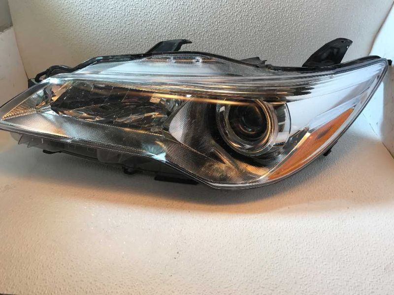 Faro usado original (OEM) Toyota Camry 2015-2017