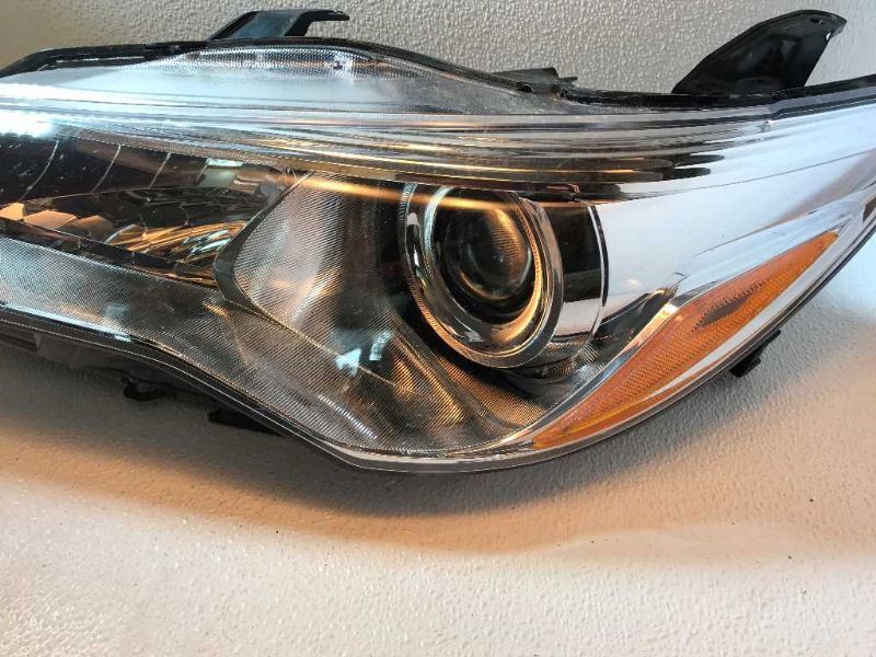 Faro usado original (OEM) Toyota Camry 2015-2017