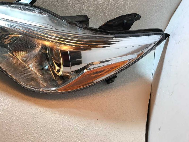 Faro usado original (OEM) Toyota Camry 2015-2017