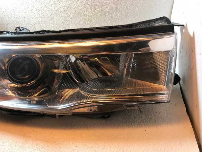 Faro derecho usado original (OEM) Toyota Highlander 2014-2016