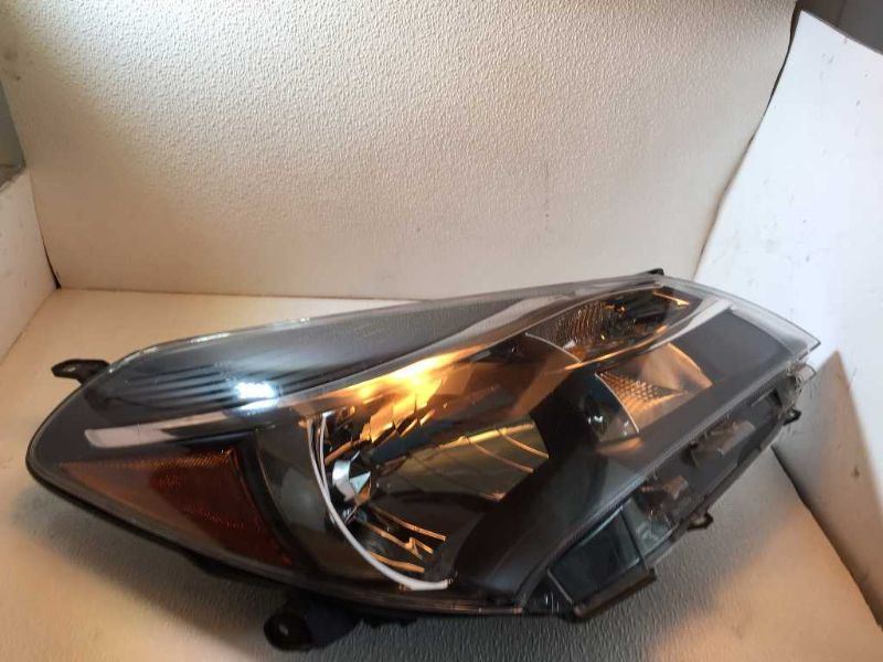 Faro derecho usado original (OEM) Toyota Yaris 2015-2017