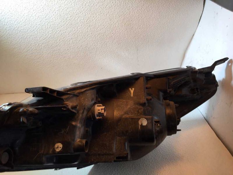Faro derecho usado original (OEM) Toyota Yaris 2015-2017