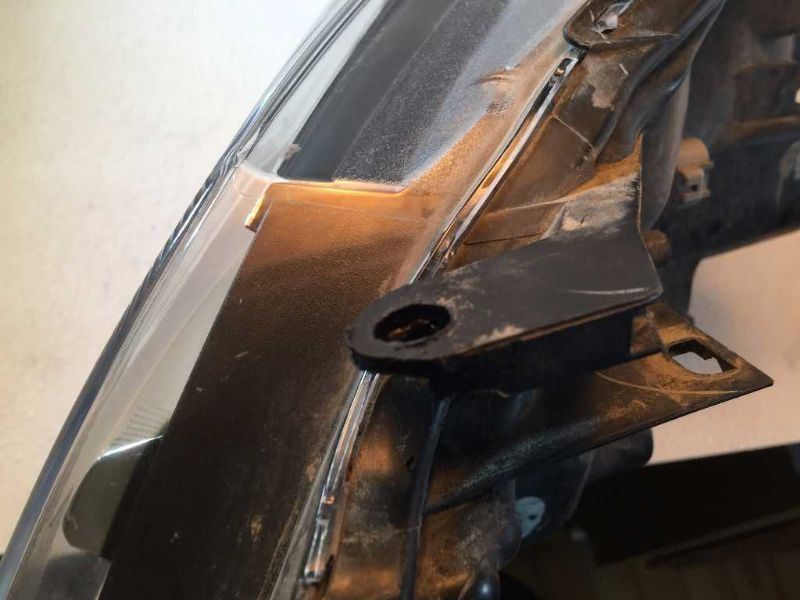 Faro derecho usado original (OEM) Toyota Yaris 2015-2017