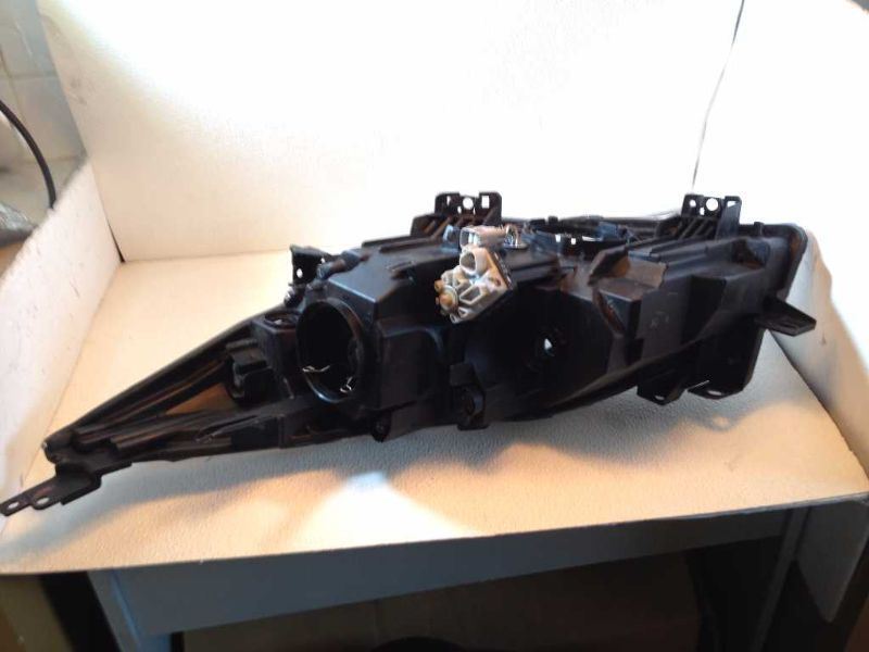 Faro derecho usado original (OEM) Mazda 3 2010-2011