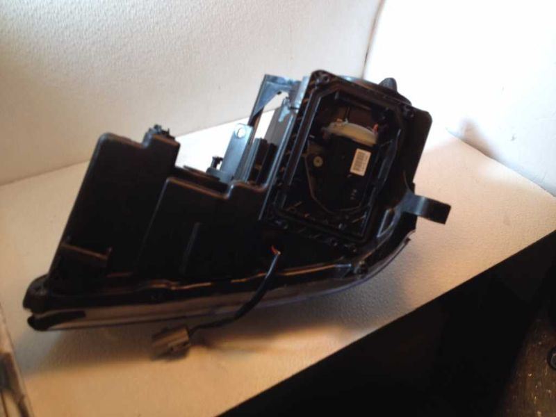 Right headlamp lens/housing used genuine OEM Lexus RX350 2007-2009