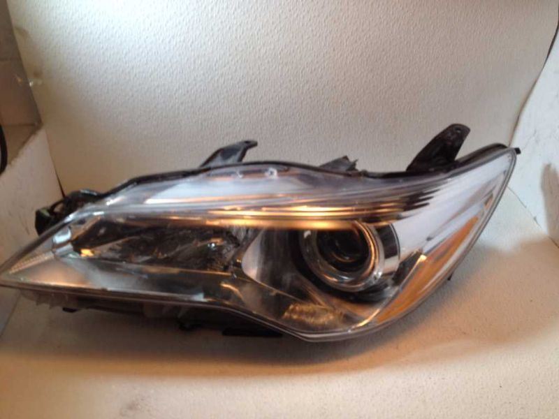 Faro usado original (OEM) Toyota Camry 2015-2017