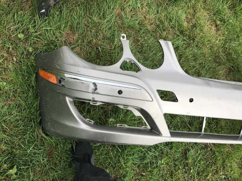 Defensa (parachoques) delantera usada original (OEM) Mercedes-Benz E320 2007-2009