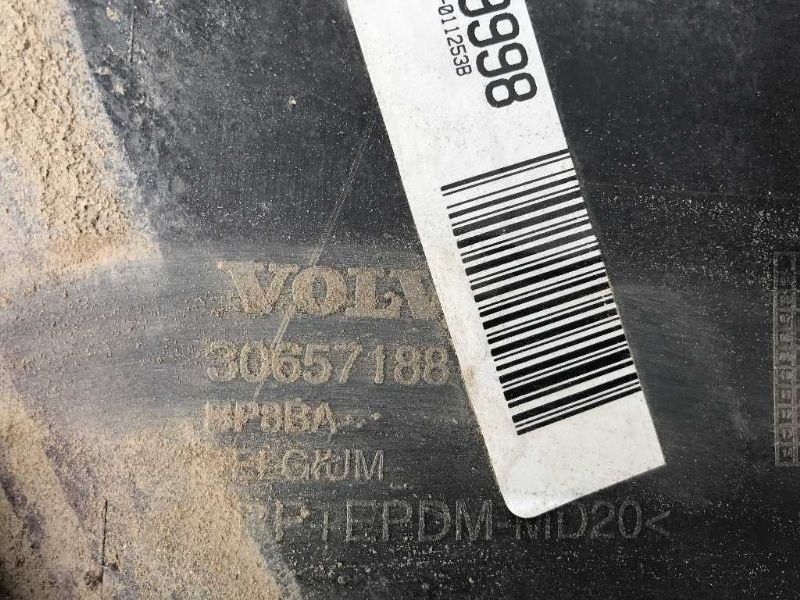 Defensa (parachoques) delantera usada original (OEM) Mercedes-Benz C300 2008-2011