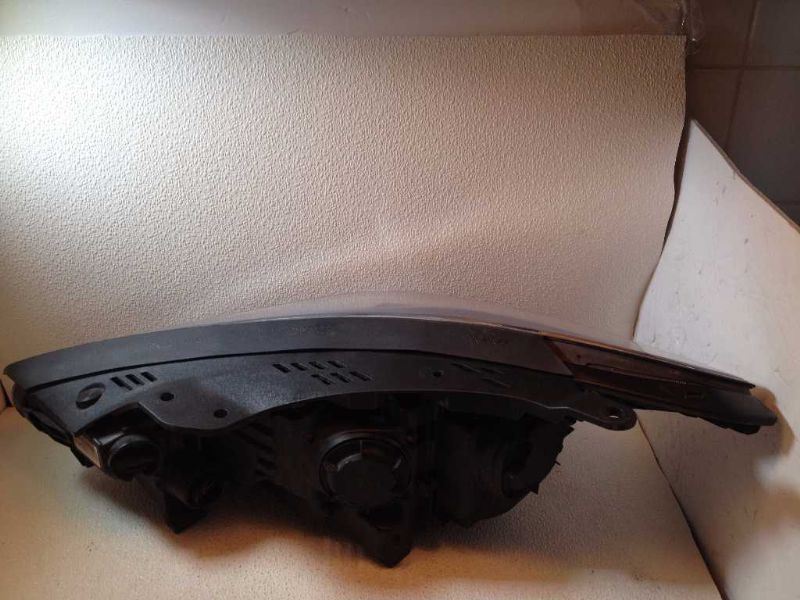Faro derecho usado original (OEM) Hyundai Santa FE 2017-2018