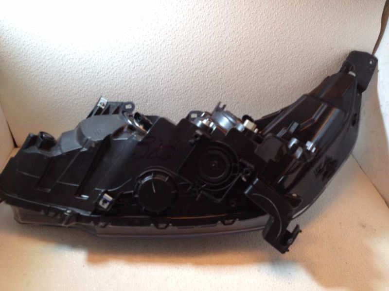 Right headlamp assembly composite used genuine OEM Honda CR-V 2015-2016