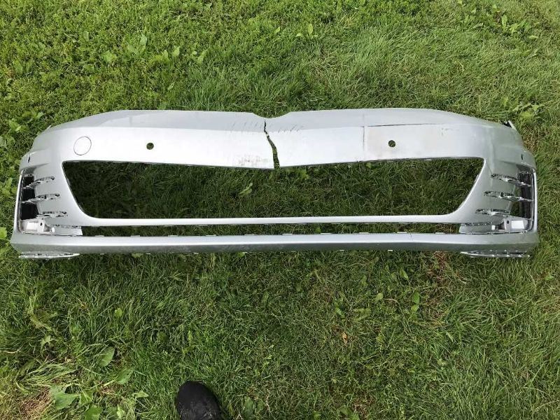 Defensa (parachoques) delantera usada original (OEM) Volkswagen GTI 2015-2017