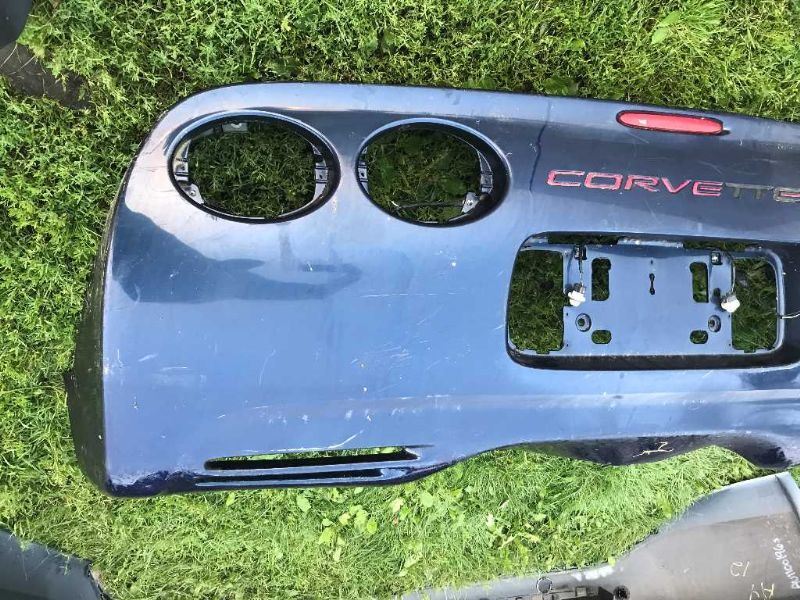 Defensa (parachoques) trasera usada original (OEM) Chevrolet Corvette 1999-2004
