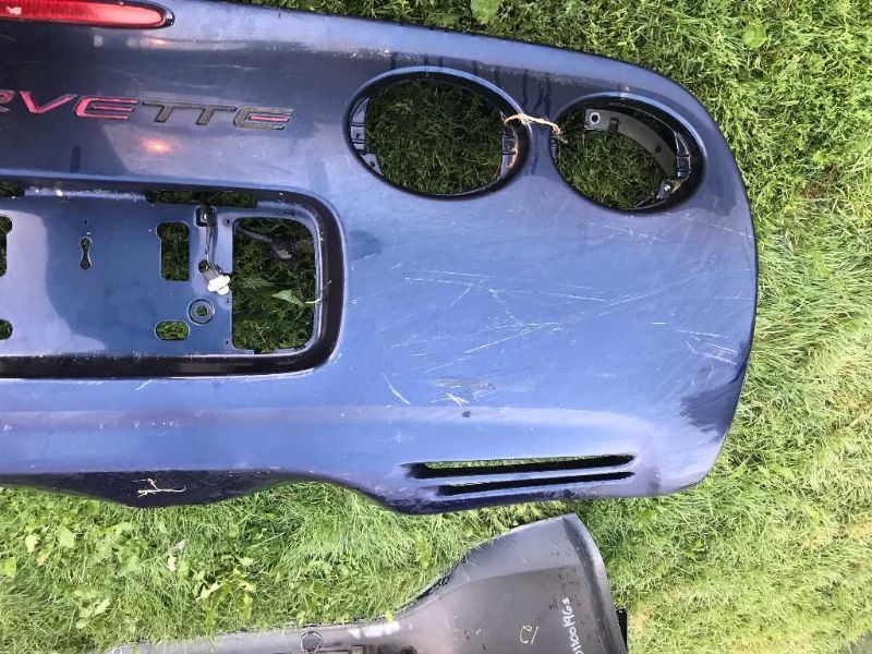 Defensa (parachoques) trasera usada original (OEM) Chevrolet Corvette 1999-2004