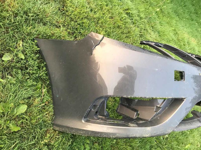 Defensa (parachoques) delantera usada original (OEM) Saab Saab 9-3 2008-2011