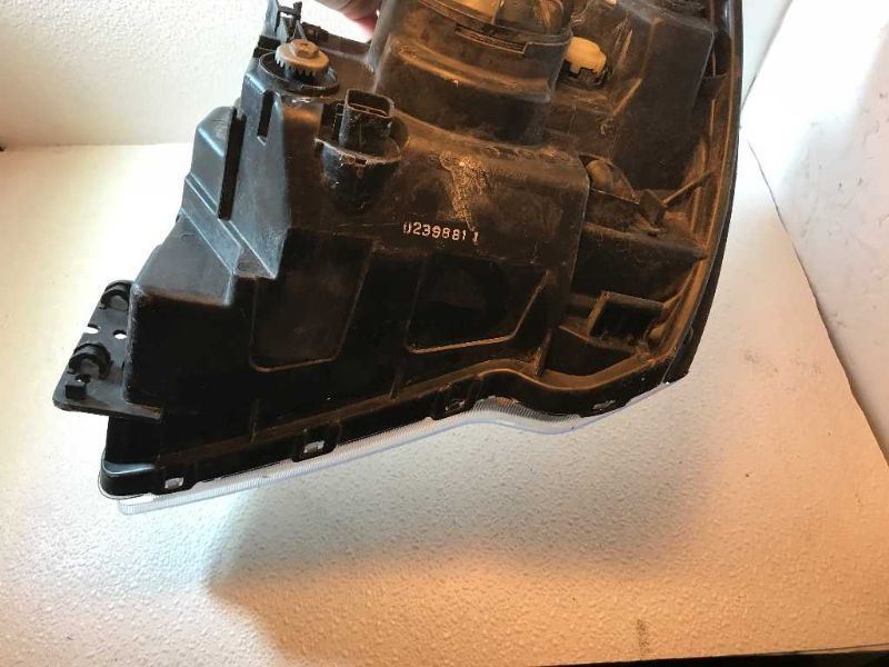 Right headlamp assembly composite used genuine OEM KIA Sportage 2008-2010