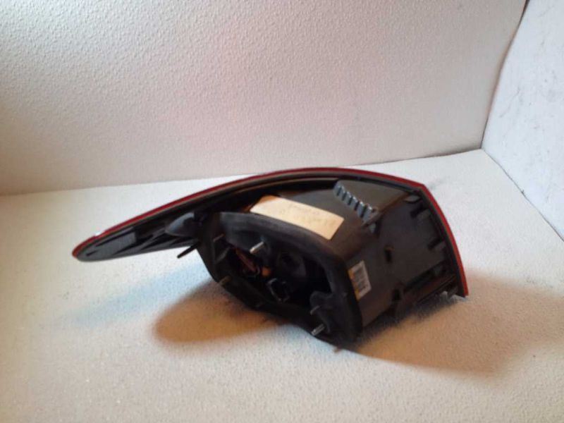 Right taillamp assembly outer used genuine OEM Hyundai Elantra 2007-2010