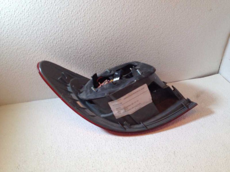 Right taillamp assembly outer used genuine OEM Hyundai Elantra 2007-2010