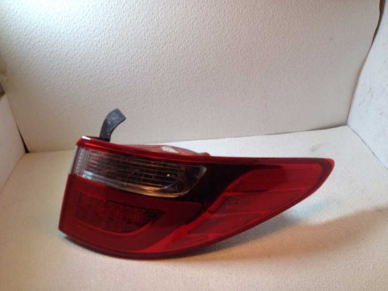 Right taillamp assembly outer used genuine OEM Hyundai Santa FE 2013-2016