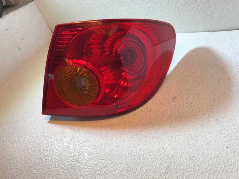 Right taillamp assembly used genuine OEM Toyota Corolla 2003-2004