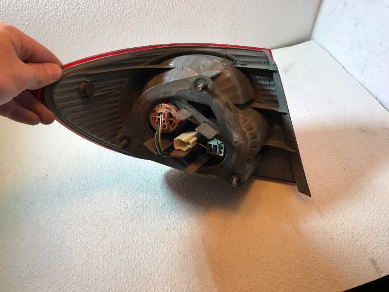 Right taillamp assembly used genuine OEM Toyota Corolla 2003-2004