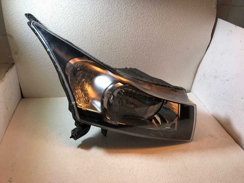 Right headlamp assembly composite used genuine OEM Chevrolet Cruze 2011-2012