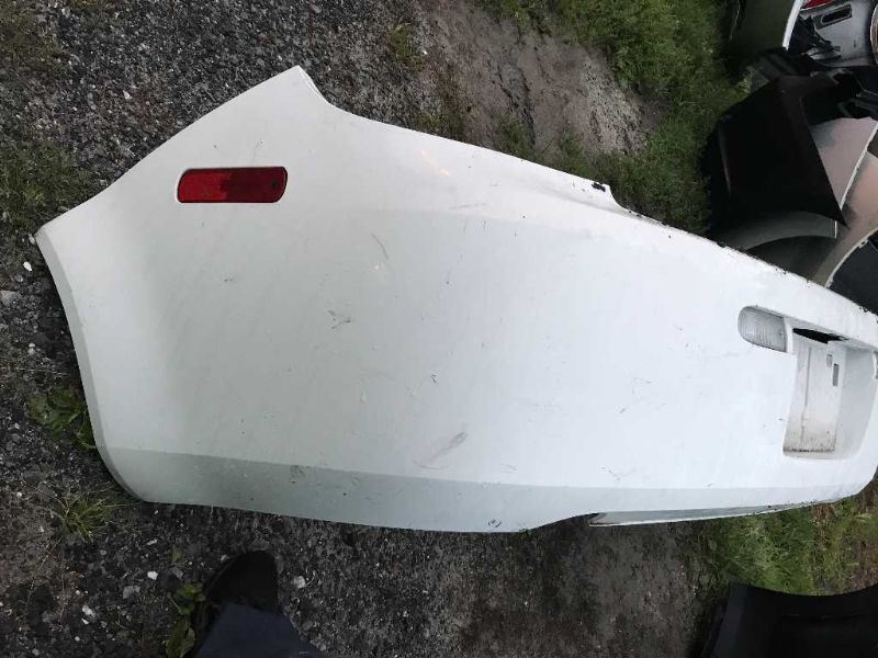 Defensa (parachoques) trasera usada original (OEM) Pontiac G5 2007-2009