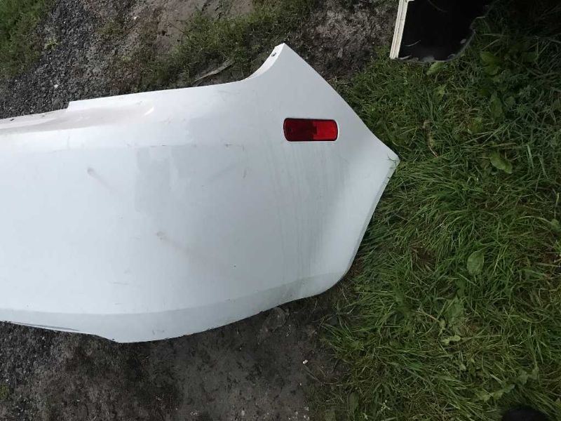 Defensa (parachoques) trasera usada original (OEM) Pontiac G5 2007-2009