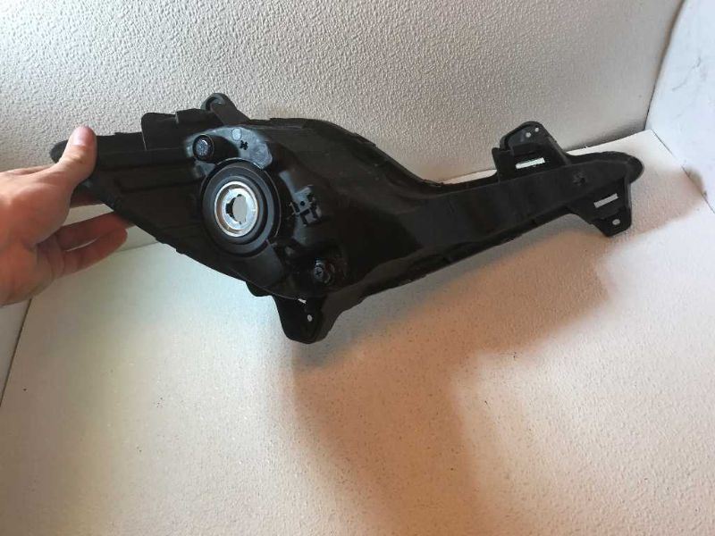 Left fog lamp assembly used genuine OEM Hyundai Sonata 2011-2015