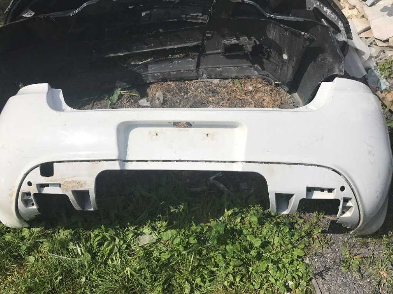 Defensa (parachoques) trasera usada original (OEM) Dodge Dart 2013-2016