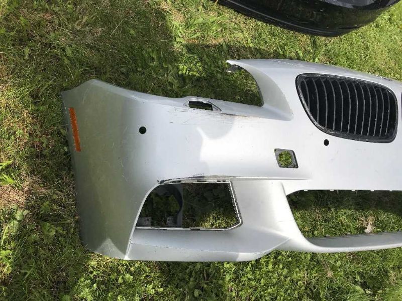 Defensa (parachoques) delantera usada original (OEM) BMW 528I 2014-2016