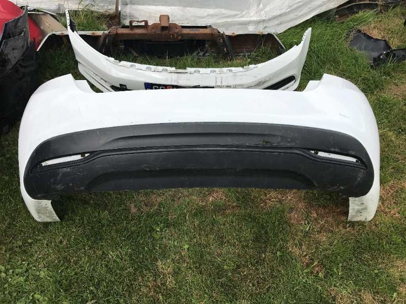 Defensa (parachoques) trasera usada original (OEM) Chrysler 200 2015-2017