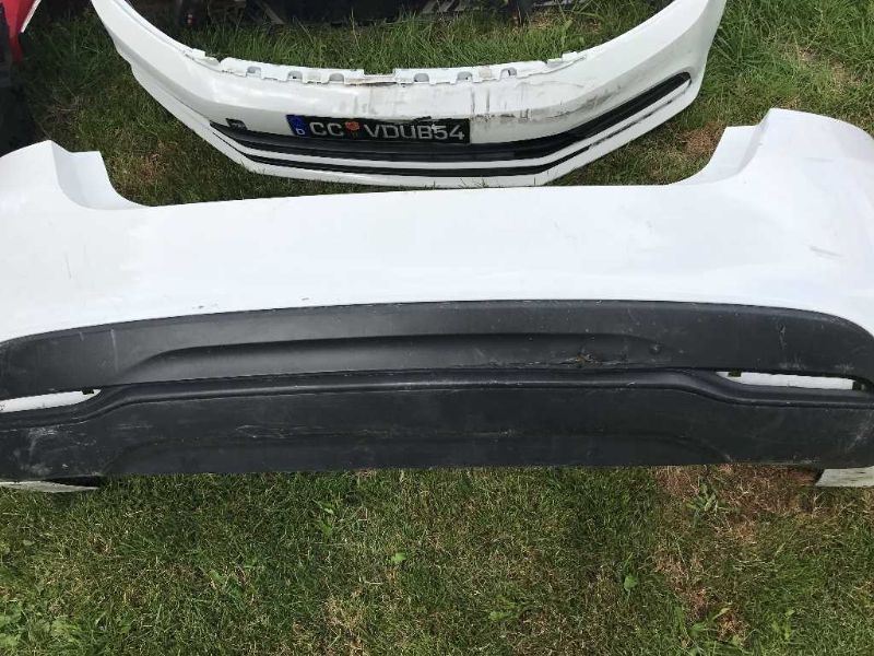 Defensa (parachoques) trasera usada original (OEM) Chrysler 200 2015-2017