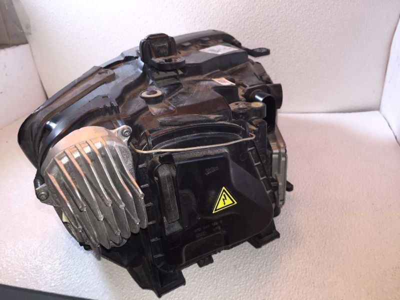 Faro usado original (OEM) Audi Q3 2015