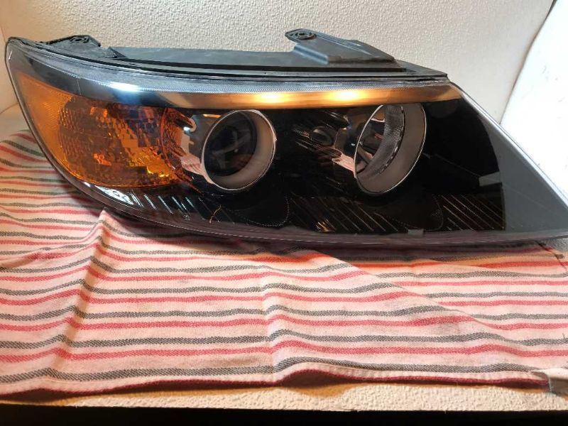 Right headlamp assembly composite used genuine OEM KIA Sorento 2011-2013