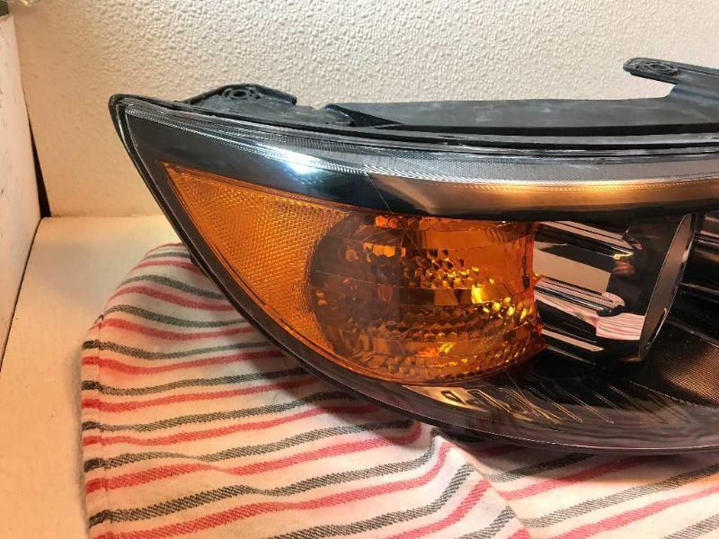 Right headlamp assembly composite used genuine OEM KIA Sorento 2011-2013