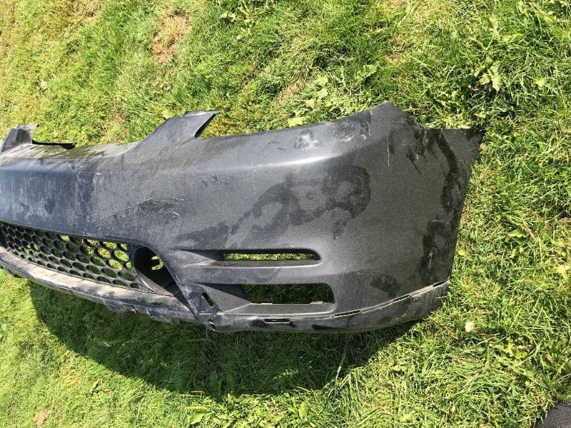 Defensa (parachoques) delantera usada original (OEM) Toyota Matrix 2003-2004